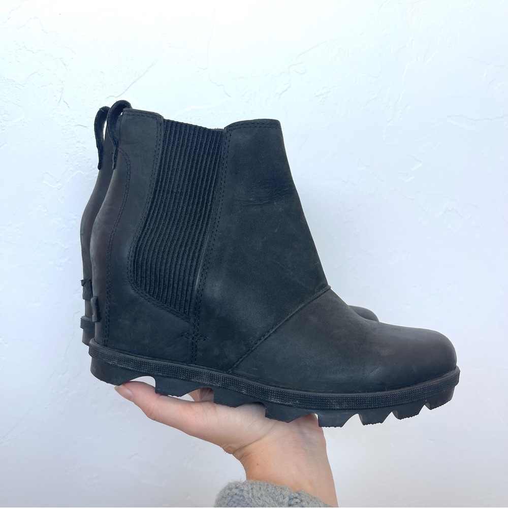 Sorel Joan of Arctic Wedge II Black Chelsea Booties Soft Leather Boots Size 7.5